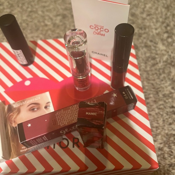 Makeup Bundle - Picture 5 of 5